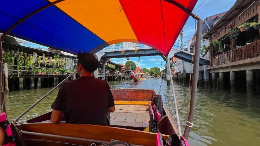 1 Hr Private Bangkok Canal Boat Tour: Traditional Flat Boat - Wat Pak Nam and Bangkok’s tallest Buddha