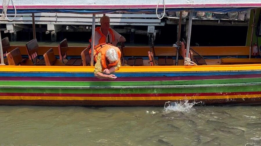 1 Hr Private Bangkok Canal Boat Tour: Traditional Flat Boat - What $64 means for a group of six