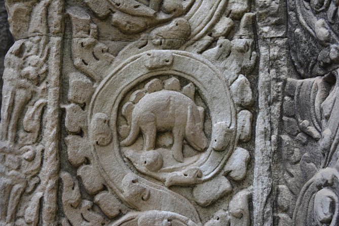 2-Day Angkor Wat Tour from Bangkok - The 6:30 a.m. drive to Poi Pet