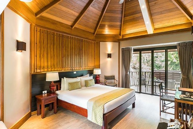 2-Day River Kwai and Kanchanaburi Tour from Bangkok - River Kwai Resotel and the long-tailed boat transfer