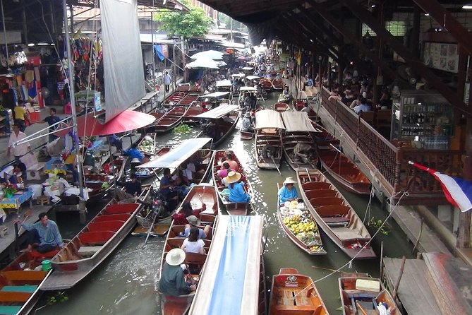 2-hour Bangkok Old City Night CHOB TUK TUK + Talat Noi Street Art - Five minutes at the Giant Swing