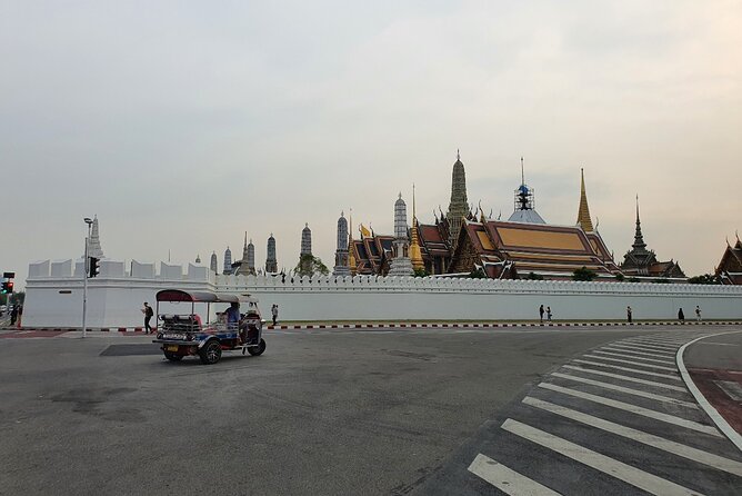 2 Hour Electric Tuk Tuk Cultural Tour of Bangkok - The Grand Palace and Wat Pho connection
