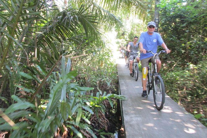 5-Hour Bike Tour of Hidden Bangkok - Lunch and tropical fruit tasting