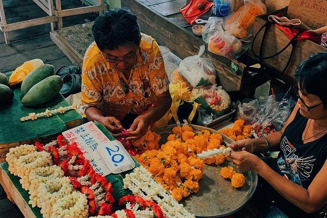 A night at the market - Taking a tuk-tuk into Bangkok Old Town
