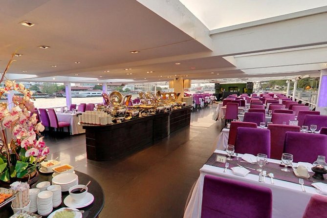Amazing Chaophraya Dinner Cruise Experience - Picking the right seat and dressing sensibly