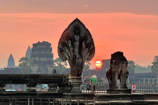 Angkor Wat 2-Day Tour from Bangkok - The 6:30 AM road from Bangkok to Poipet