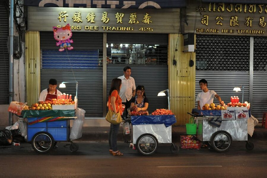 Authentic Street Food Tour in Chinatown I Bangkok - Grilled pork, dumplings, Pad Thai, and dessert