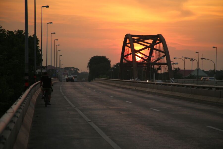 Ayutthaya: 3-Hour Sunset Ride Bike Excursion - Meeting at Pom Phet Fort and getting on the bikes