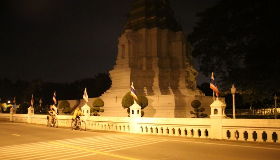 Ayutthaya: 3-Hour Sunset Ride Bike Excursion - Chao Phrom Market and Bang Ian Night Market