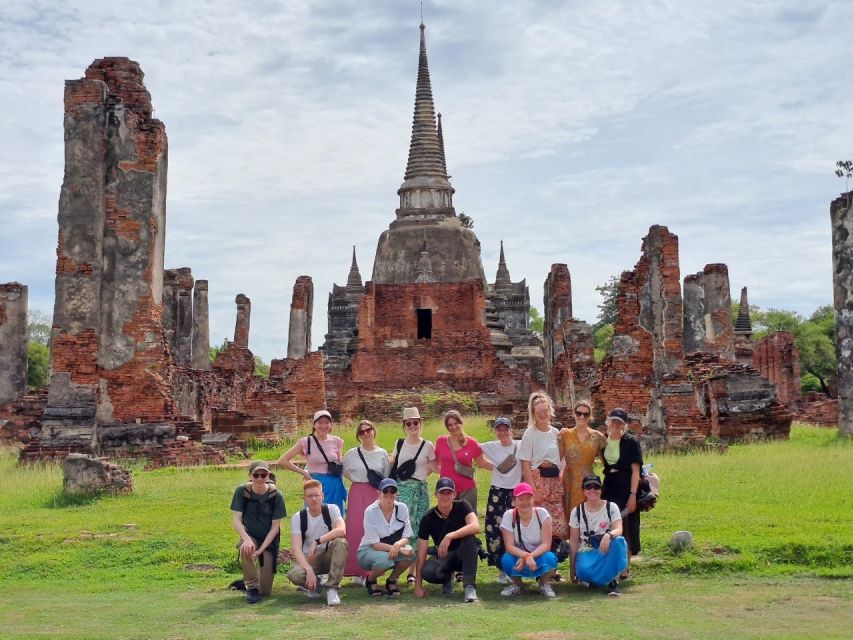 Ayutthaya City and Historical Park Bike Tour - Chao Phrom Market and the practical side of the city