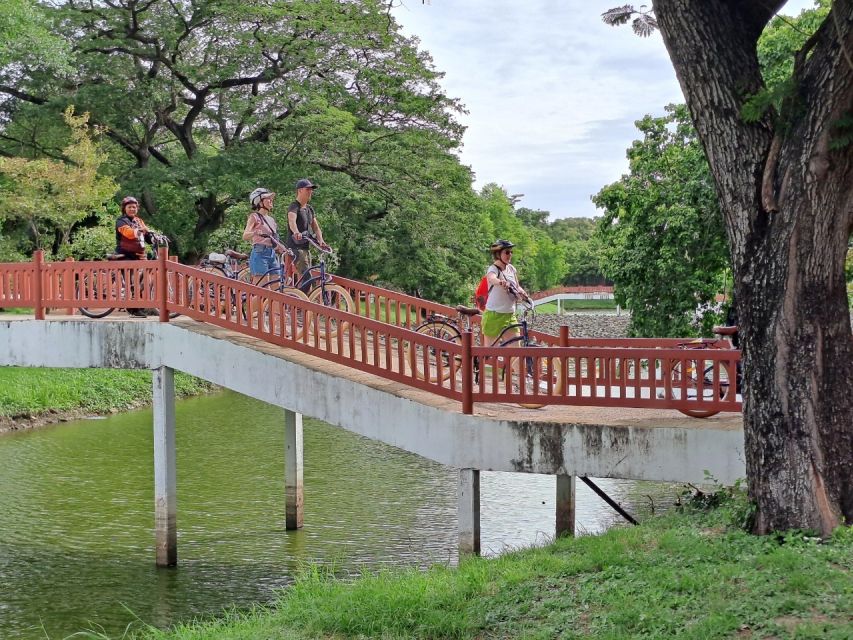 Ayutthaya City and Historical Park Bike Tour - Starting by Pom Phet fortress and the old walls