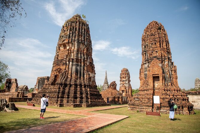 Ayutthaya Customizable Private Tour from Bangkok - Wihan Phra Mongkhon Bophit and the huge seated Buddha