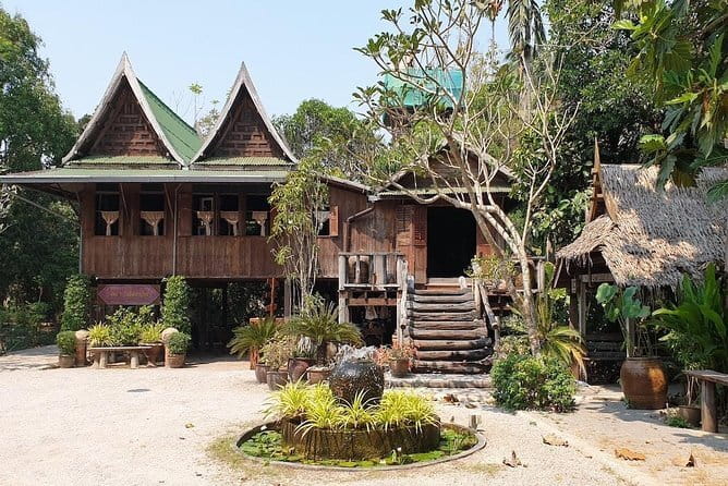 Ayutthaya, Damnoen Floating & Maeklong Railway Market Day Tour - Food, comfort, and what to bring