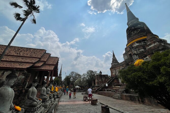 Ayutthaya Historical Old Capital day Tour from Bangkok - Lunch in the market keeps the day local