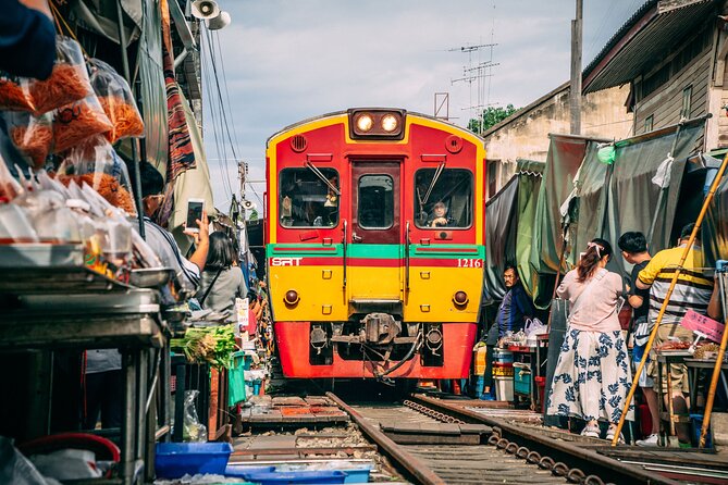 Ayutthaya, Maeklong Railway, Damnoen Saduak Floating Market - Maeklong Railway Market and the train through the stalls