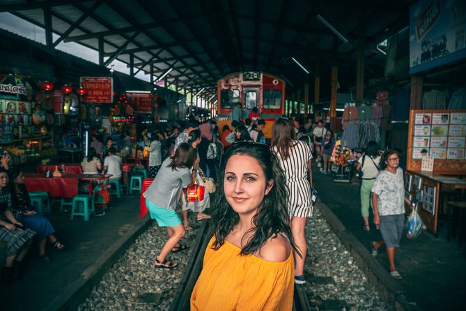 Ayutthaya, Maeklong Railway, Damnoen Saduak Floating Market - The driver, the pace, and the limits of the service