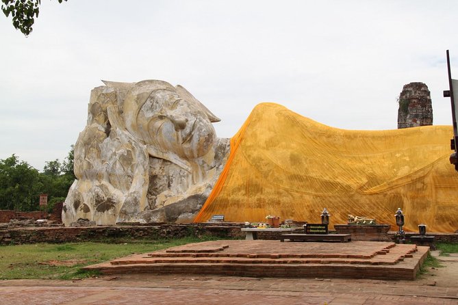 Ayutthaya’s Top Temple & Boat Tour From Bus Station - Boarding at Chao Phrom Market Pier