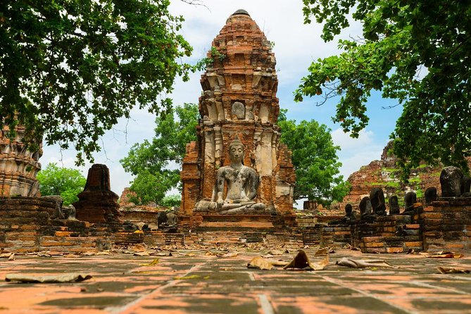 Ayutthaya Temples and Ayothaya Floating Market From Bangkok - Wat Mahathat and the famous Buddha image