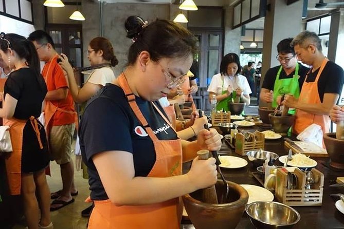 Baipai Thai Cooking School Class in Bangkok - Heat, timing, and the pace of the morning