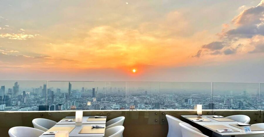 Baiyoke Tower Balcony Buffet & Observation Deck 81st Floor - Choosing between daylight and city lights