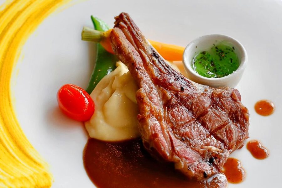 Baiyoke Tower Balcony Buffet & Observation Deck 81st Floor - Understanding the seating and atmosphere