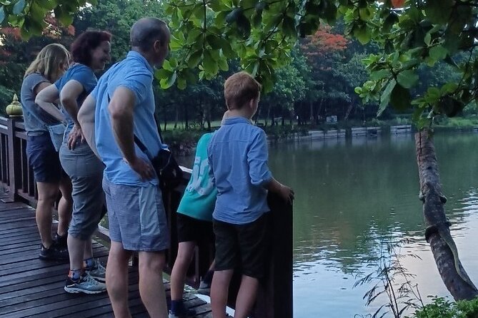 Bamboo Bicycle Tour in twilight: watch dancing Fireflies in Bangkok - Choosing a bike and settling into the ride