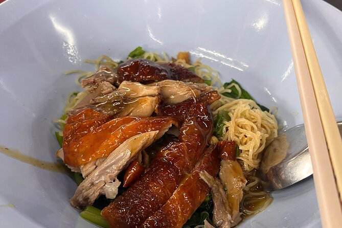 Bang Rak Backstreets: Local Bites & Culture Walking Tour - Group size, guides, and the pace of the walk
