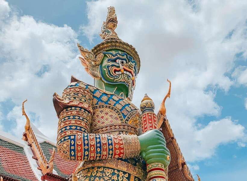 Bangkok: 2 Hours Grand Palace & Wat Pho Private Tour - Dress rules, heat, and walking