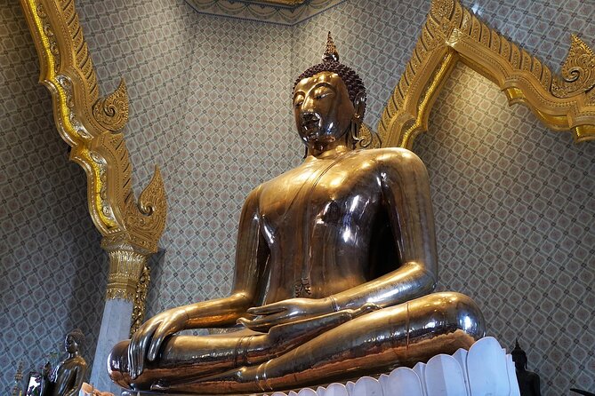 Bangkok 3 Temple Walking Tour: Wat Arun, Wat Pho, Wat Traimit - Crossing the Chao Phraya River to Wat Arun