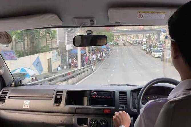 Bangkok Airport Arrival Private Transfer incl. tollway - Finding the driver inside the airport