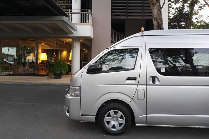 Bangkok Airport Arrival Private Transfer incl. tollway - The wait between the name sign and the van