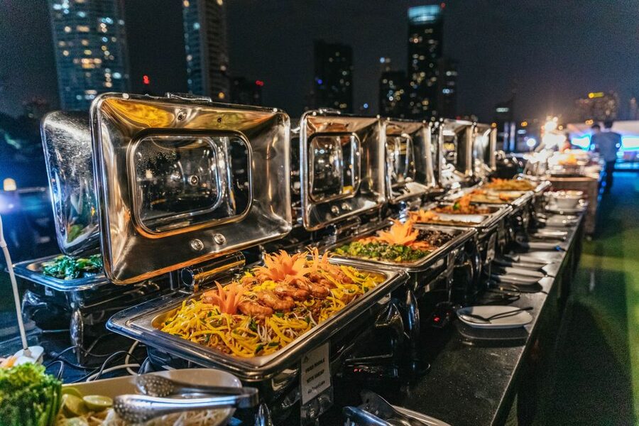 Bangkok: Alangka Luxury Buffet Dinner Cruise With Live Music - Who should book this cruise?