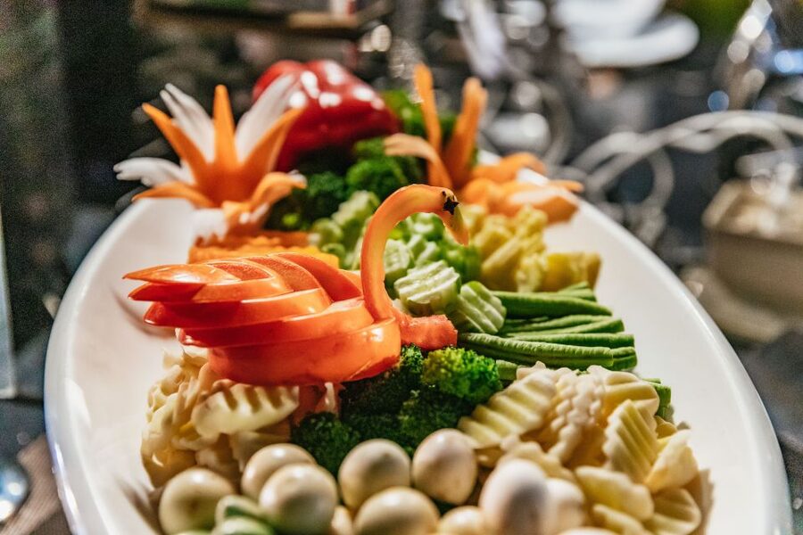 Bangkok: Alangka Luxury Buffet Dinner Cruise With Live Music - What you actually eat at the buffet
