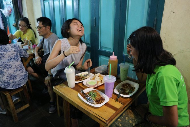 Bangkok at Night by Electric Scooter - Street-food dinner at a local shop