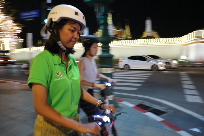 Bangkok at Night by Electric Scooter - Wat Prayoon and the riverside ride home