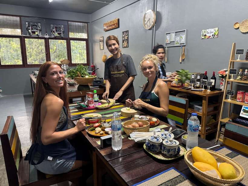 Bangkok: Authentic Thai Cooking Class with Local Host - Key points to know