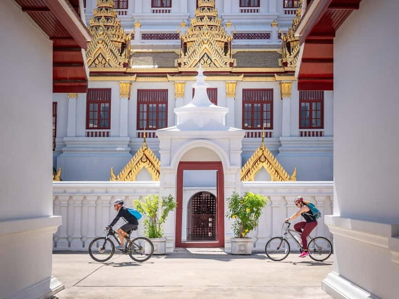 Bangkok: Backstreets and Historic Temples Bike Tour - Key points at a glance