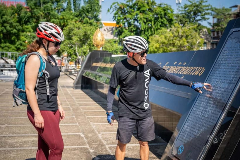 Bangkok: Backstreets and Historic Temples Bike Tour - Bangkok Noi and its canal-side communities