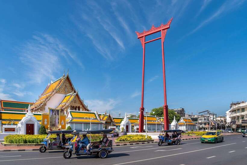Bangkok: Backstreets and Historic Temples Bike Tour - The Chao Phraya ferry crossing