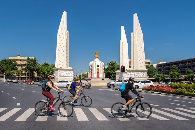 Bangkok: Backstreets and Temple Historic Bike Tour - Starting near Sam Yot at 9 a.m.
