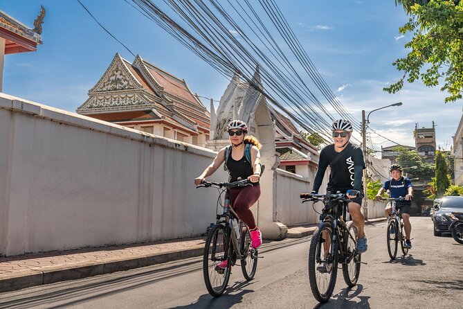 Bangkok: Backstreets and Temple Historic Bike Tour - What you eat and drink along the way