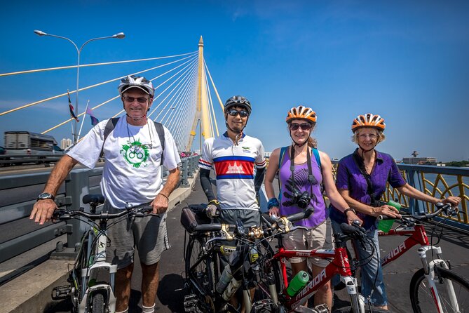 Bangkok: Backstreets and Temple Historic Bike Tour - Small temples and twisting alleys