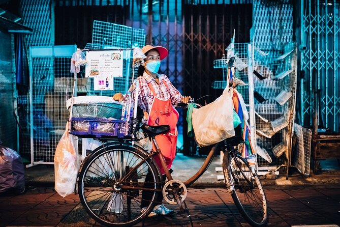 Bangkok: Backstreets Food Tour with 15+ Tastings - Seafood soup and Michelin-listed street food