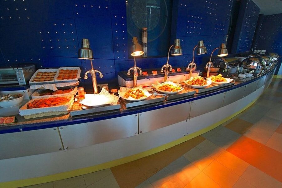 Bangkok: Baiyoke Observation Deck with Lunch/Dinner Buffet - Staff, organization, and the feel of the building