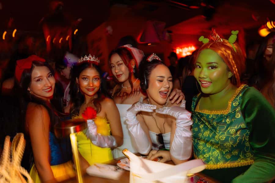 Bangkok: Bar and Club Crawl - The hosts are a big part of the value
