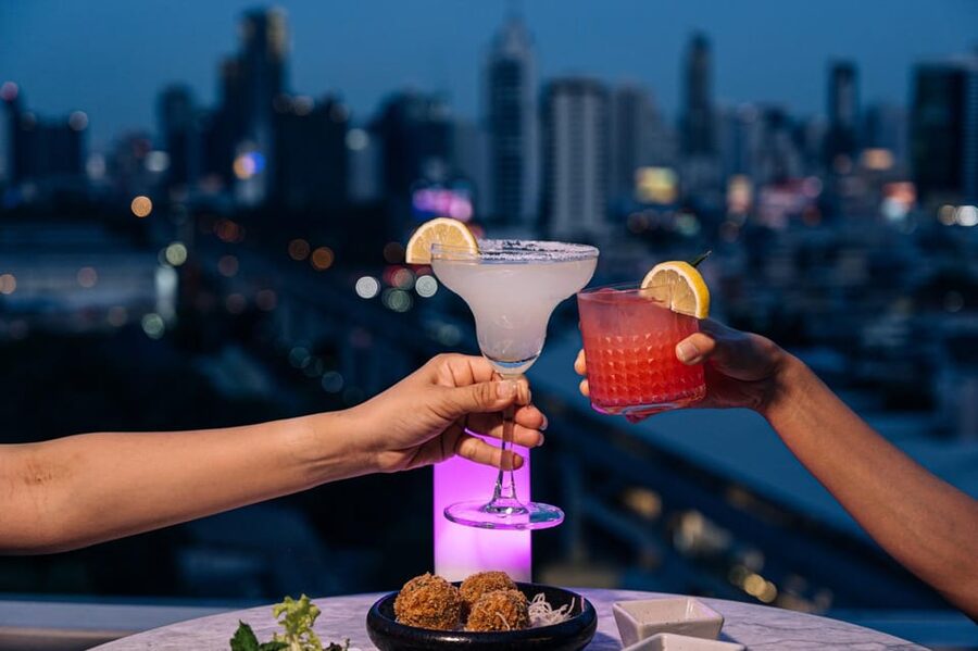 Bangkok: Barracuda Rooftop Bar Akara Hotel - Key points to know before you book