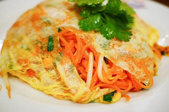 Bangkok Best Midnight Food Tour by Tuk Tuk - First stop: Northeastern Thai flavors