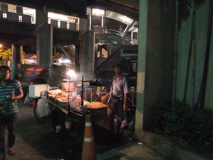 Bangkok by Night Cycling Tour with Street-food Meal - Bangkok’s flower market after dark