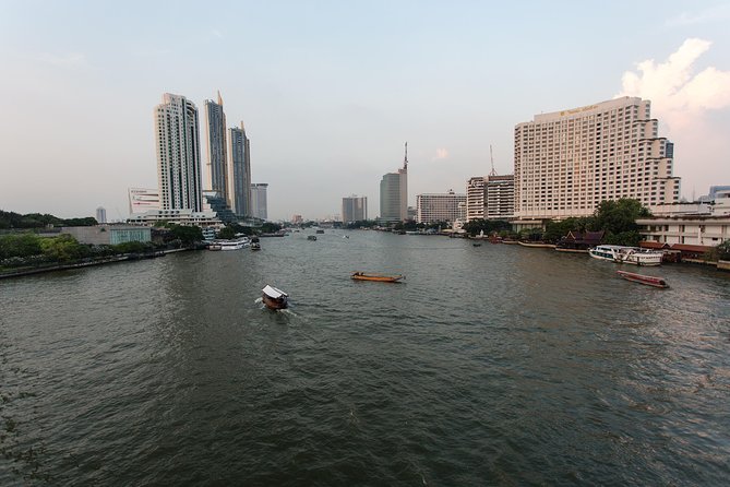 Bangkok by Night: Temples, Markets and Food Tuk-Tuk Tour - Why Bangkok by night works so well