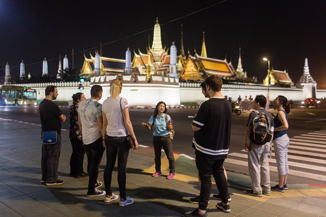 Bangkok by Night: Temples, Markets and Food Tuk-Tuk Tour - Walking through Pak Khlong Talat